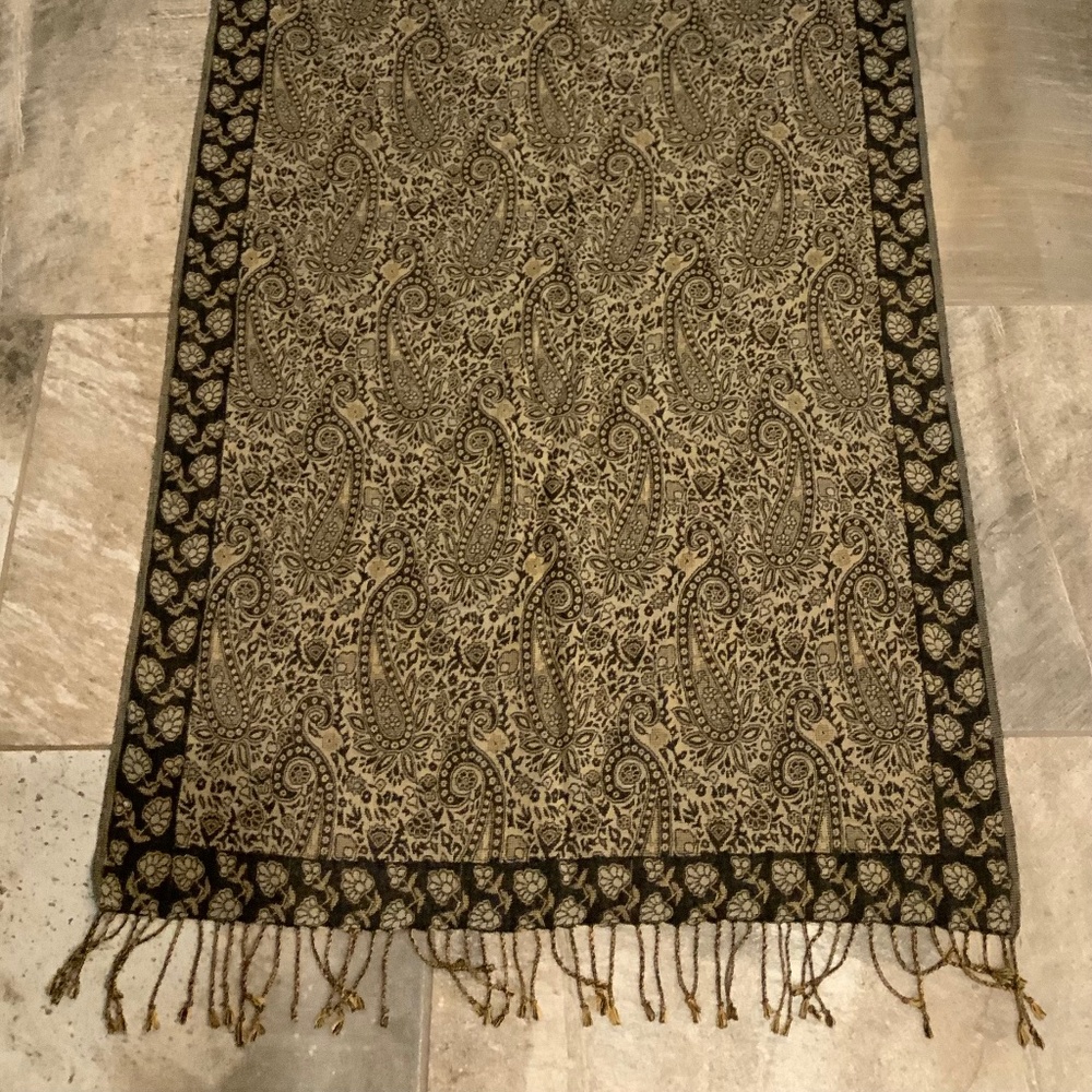 Scarf Black Tan Gold Scandi Electric Grandpa Normcore